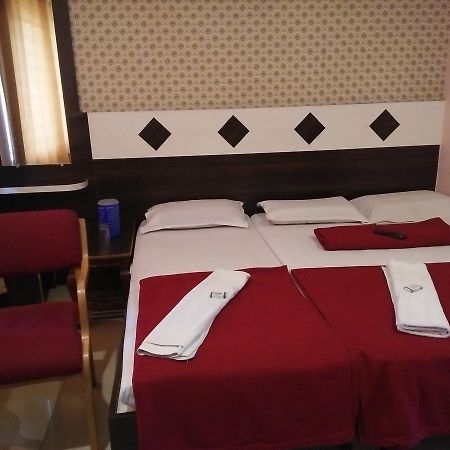 Hotel Sangeeth Lodging Майсур Экстерьер фото