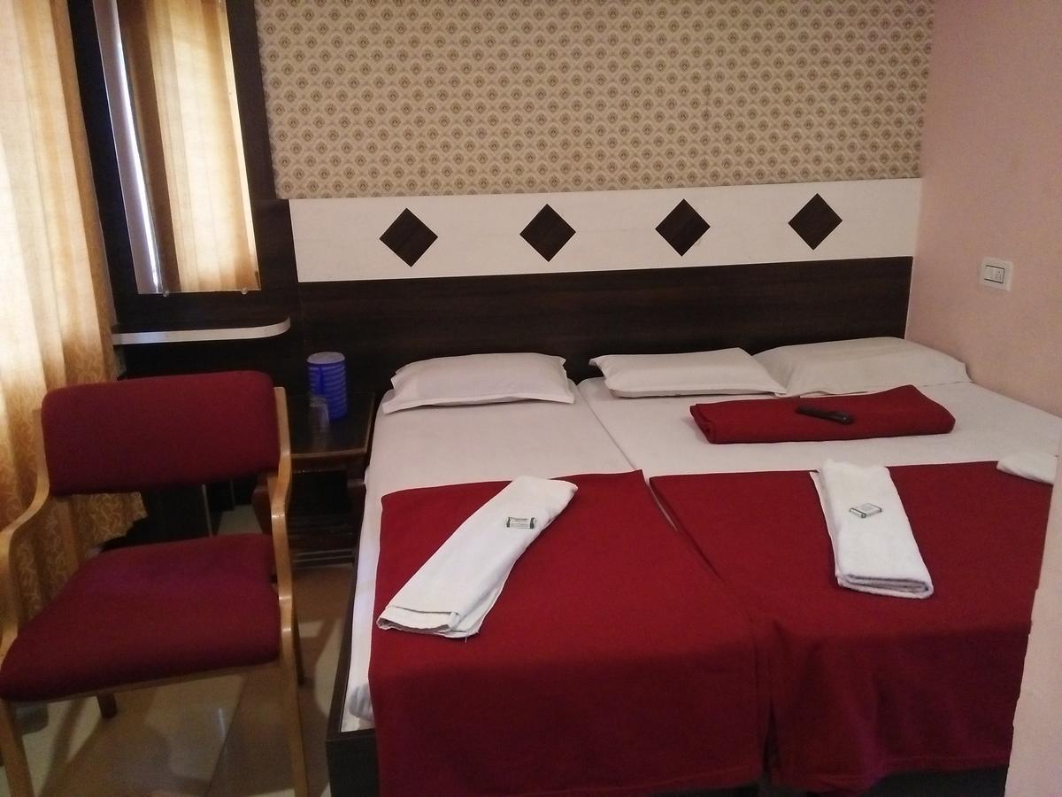 Hotel Sangeeth Lodging Майсур Экстерьер фото