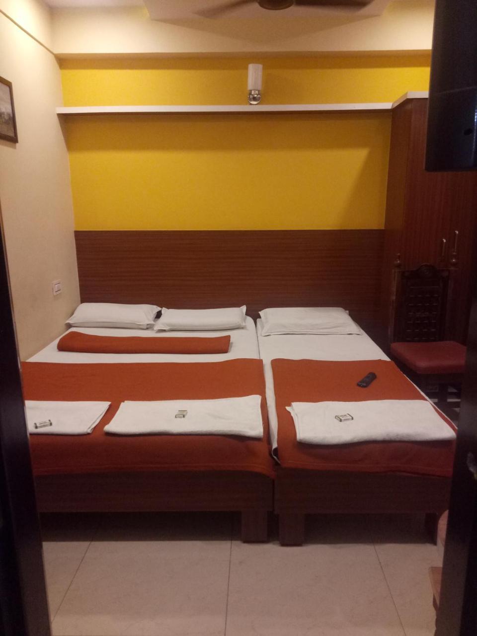 Hotel Sangeeth Lodging Майсур Экстерьер фото