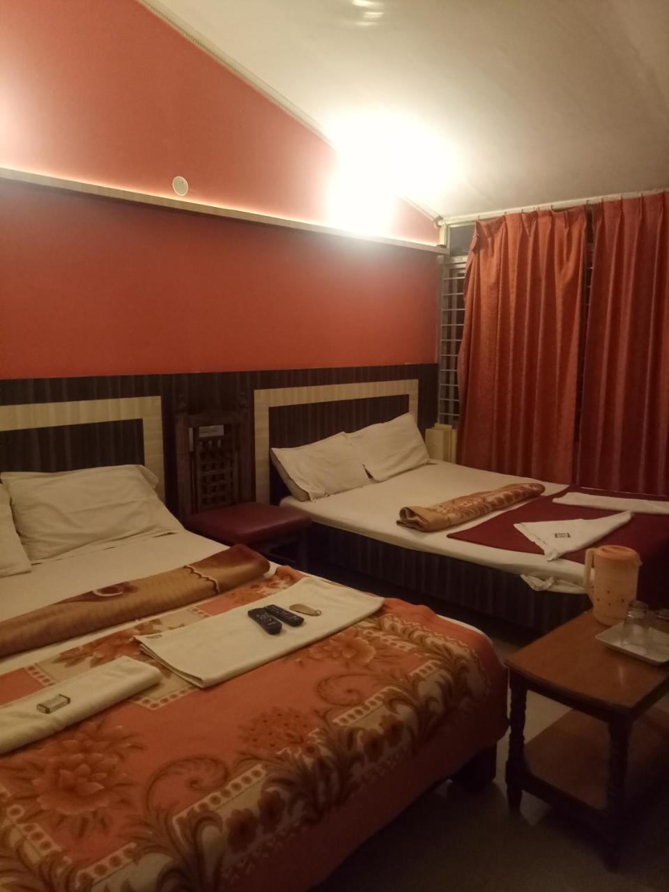 Hotel Sangeeth Lodging Майсур Экстерьер фото
