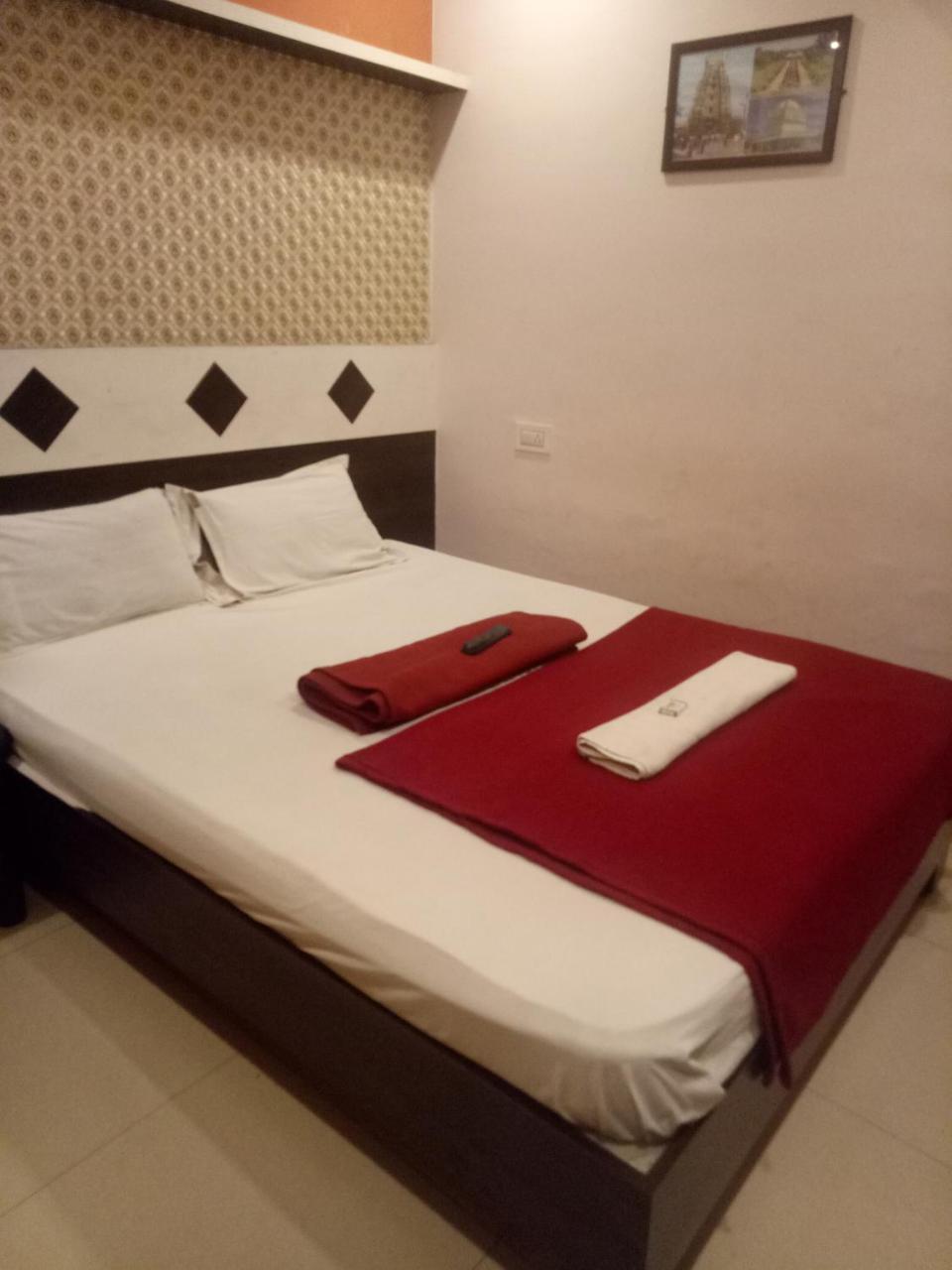 Hotel Sangeeth Lodging Майсур Экстерьер фото