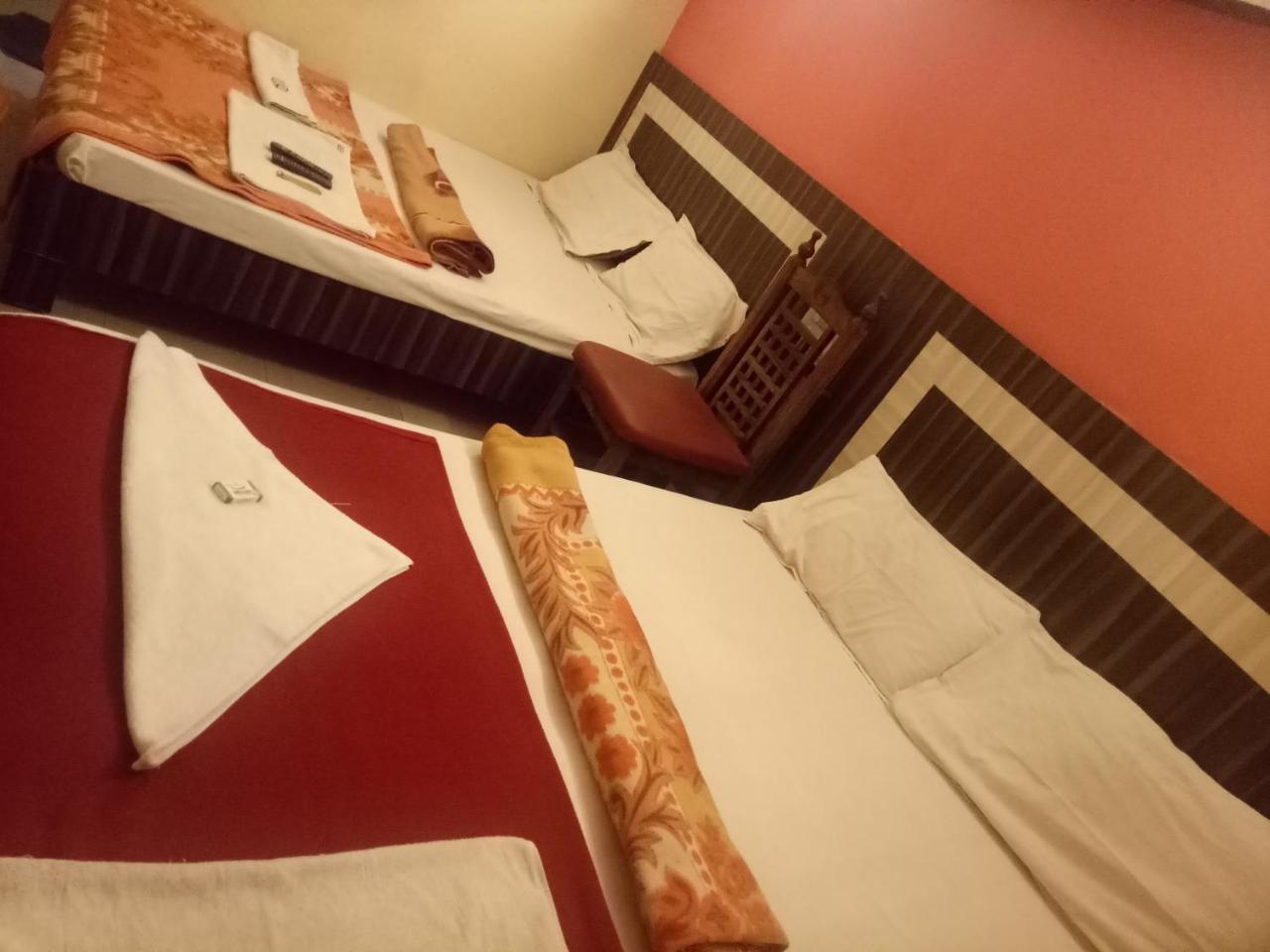 Hotel Sangeeth Lodging Майсур Экстерьер фото