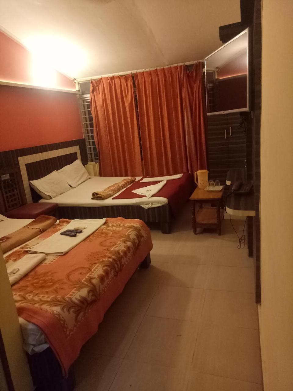Hotel Sangeeth Lodging Майсур Экстерьер фото