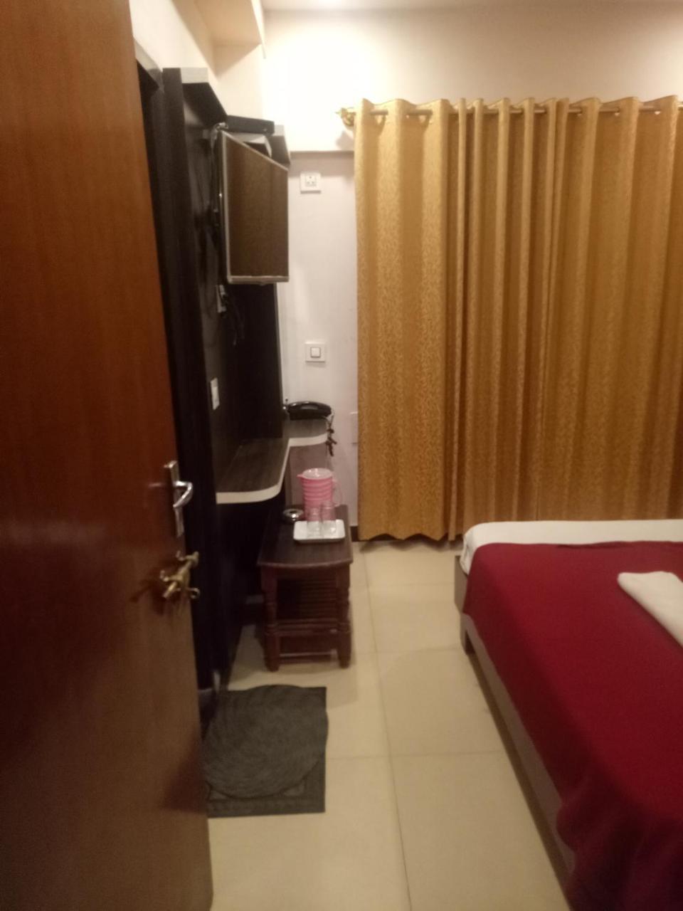 Hotel Sangeeth Lodging Майсур Экстерьер фото