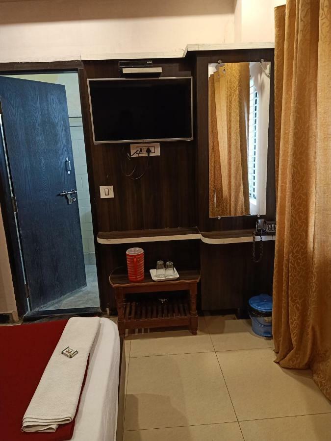 Hotel Sangeeth Lodging Майсур Экстерьер фото